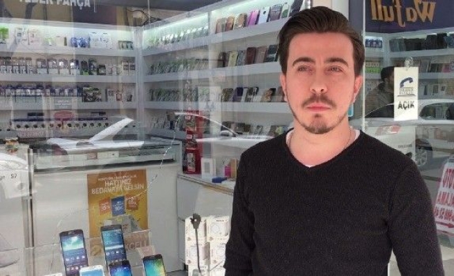 Gerçek sandığı maket telefonları çaldı