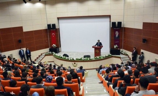 Gümüşhane’de “Yeni Anayasa Ve Başkanlık Sistemi” Konferansı