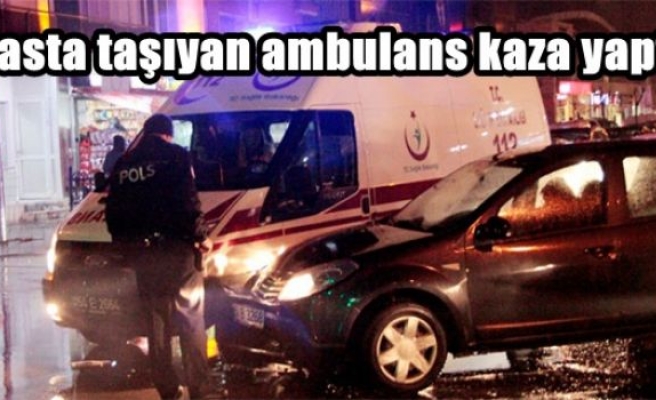 Hasta taşıyan ambulans kaza yaptı