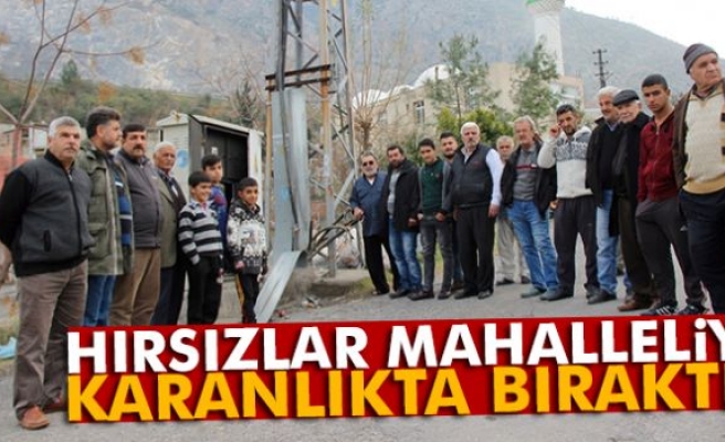 Hırsızlar mahalleyi karanlıkta bıraktı