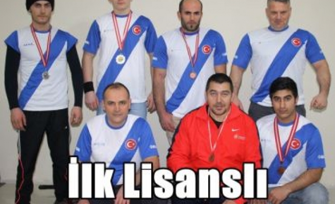 İlk Lisanslı Bilek Güreşçileri