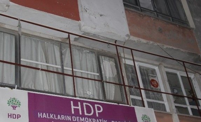 İskenderun’da HDP Binasının Güzergahı Trafiğe Kapatıldı