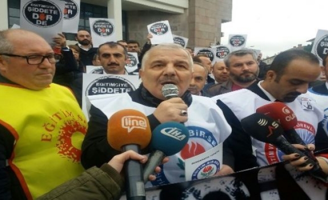 İzmir’de öğretmenin öldürülmesi Bursa’da protesto edildi