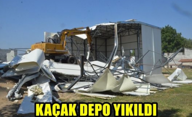 Kaçak depo yıkıldı