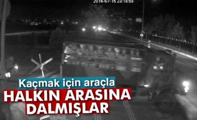 Kaçmak İçin Araçla Halkın Arasına Dalmışlar