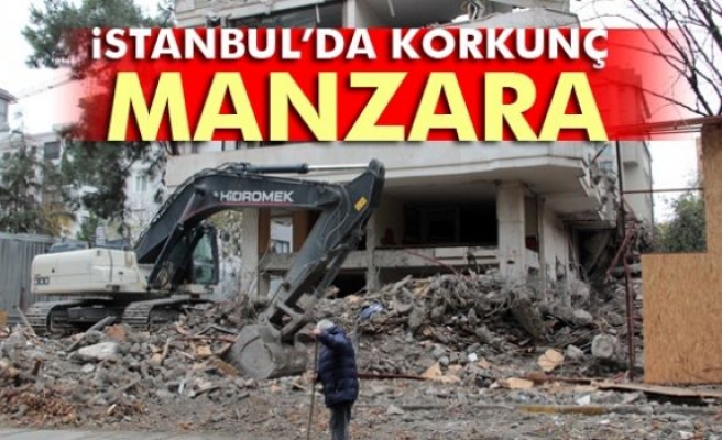 Kadıköy'de bir binanın duvarı çöktü