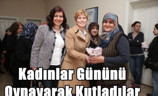 Kadınlar Gününü Oynayarak Kutladılar