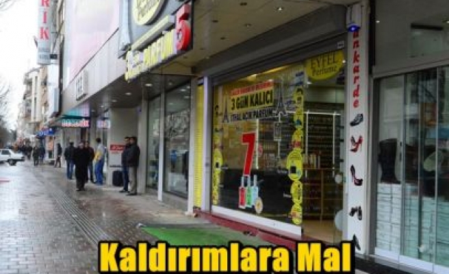 Kaldırımlara Mal Çıkarmayan Esnafa Teşekkür