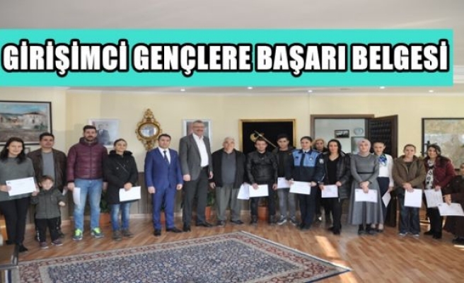 Karacabey Belediyesi’nden Girişimci Gençlere Başarı  Belgesi