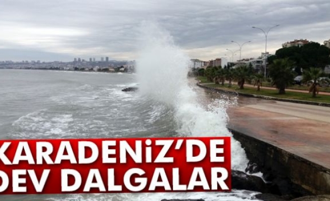 Karadeniz’de korkutan dalgalar