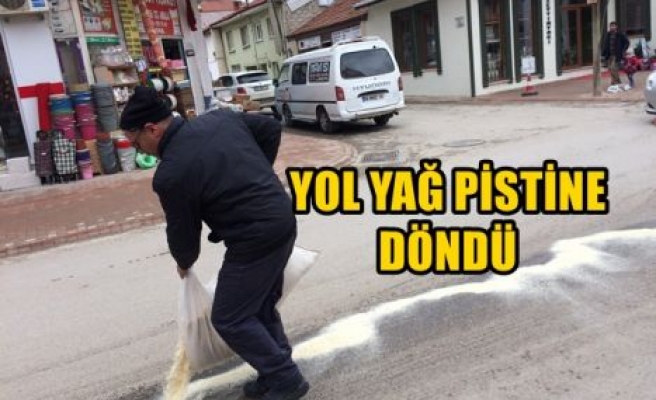 Karayolu Yağ Pistine Döndü