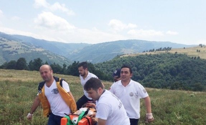 Kayalıklardan Düşen Çocuk, Ambulans Helikopterle Hastaneye Kaldırıldı