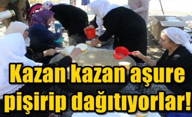 Kazan kazan aşure pişirip dağıtıyor!