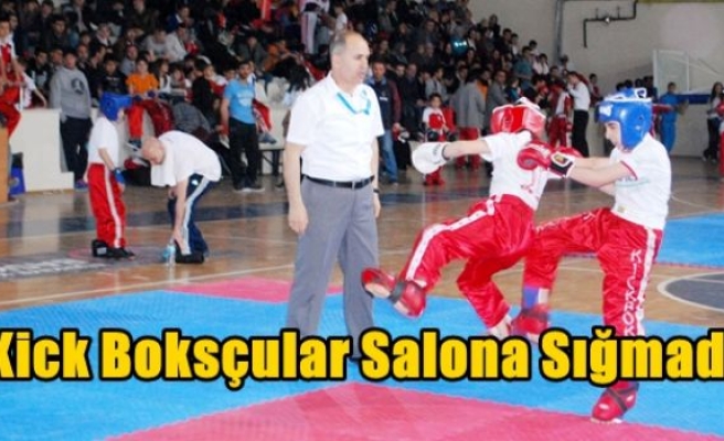 Kick Boksçular Salona Sığmadı