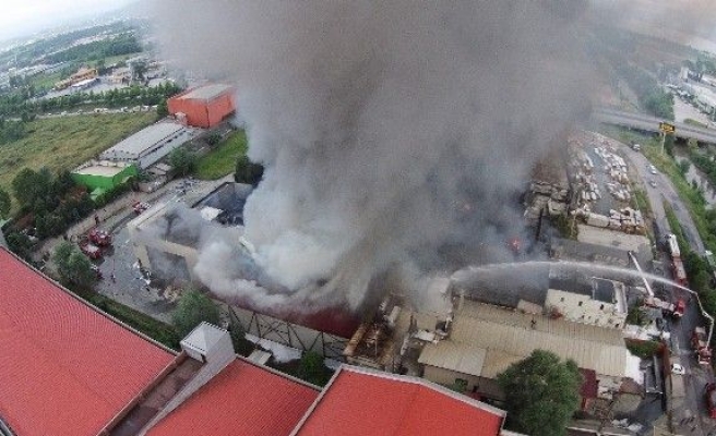 Kocaeli’de Yanan İki Fabrikada Alevler Yeniden Yükseldi