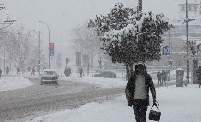 Konya’da kar yeniden etkisini artırdı