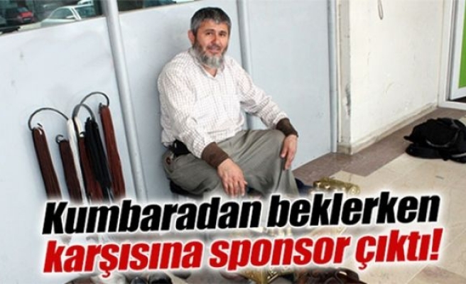 Kumbaradan beklerken karşısına sponsor çıktı