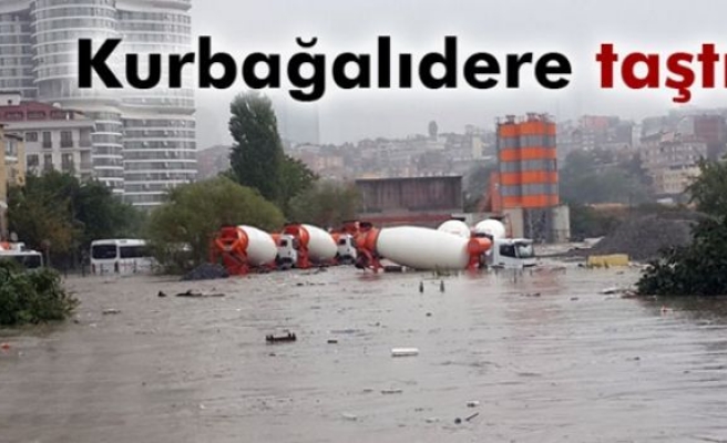 Kurbağalıdere taştı, kamyonlar sular altında kaldı