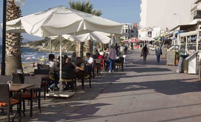 Kuşadası’nda Ekim ayında deniz keyfi