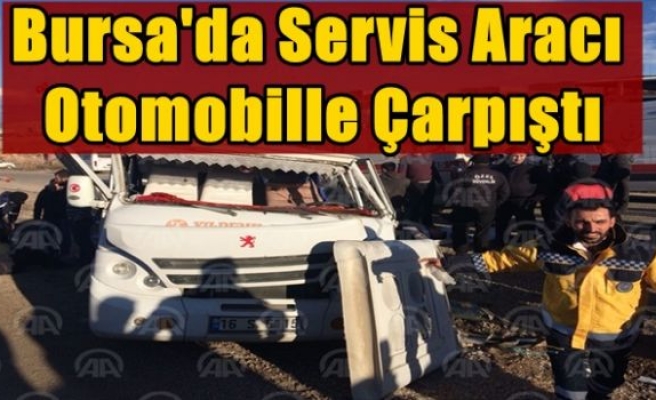 Bursa'da servis aracı otomobille çarpıştı