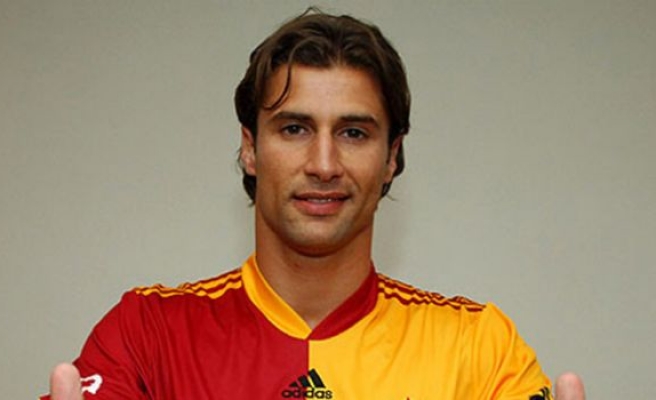 Lorik Cana futbolu bıraktığını açıkladı