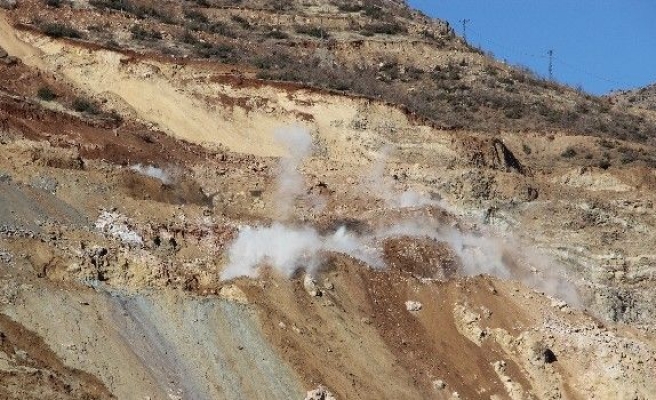 Madencilerin arama çalışmalarında dinamit kullanıldı