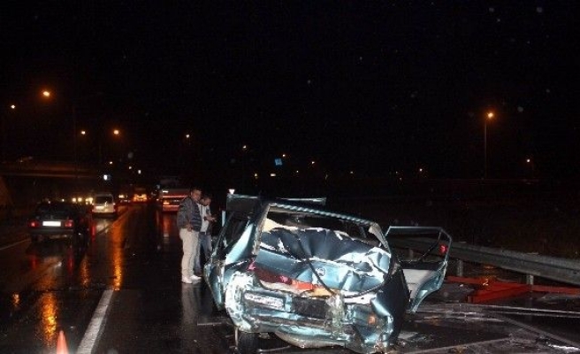 Manisa’da tır otomobile çarptı: 3 yaralı