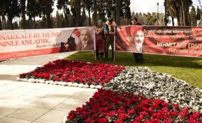 Mehmet Akif Ersoy Mezarı Başında Anıldı