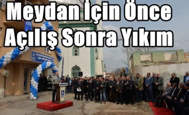 Meydan İçin Önce Açılış Sonra Yıkım