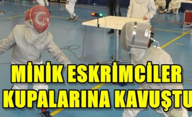 Minik Eskrimciler Kupalarına Kavuştu