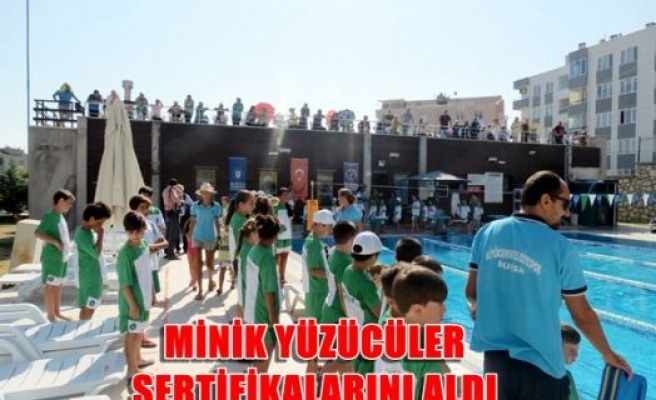 Minik yüzücüler sertifikalarını aldı