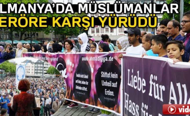 MÜSLÜMANLAR TERÖRE KARŞI YÜRÜDÜ!