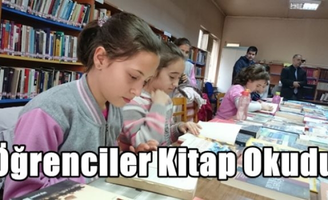 Öğrenciler Kitap Okudu