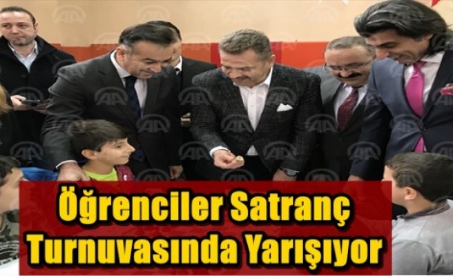 Öğrenciler satranç turnuvasında yarışıyor