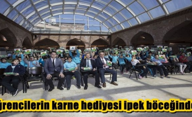 Öğrencilerin karne hediyesi ipek böceğinden