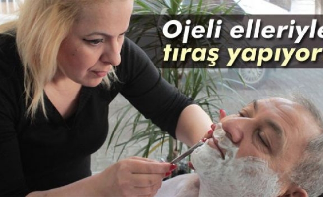 Ojeli elleriyle sakal tıraşı yapıyor