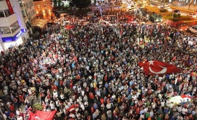 Ordu demokrasi nöbetinde