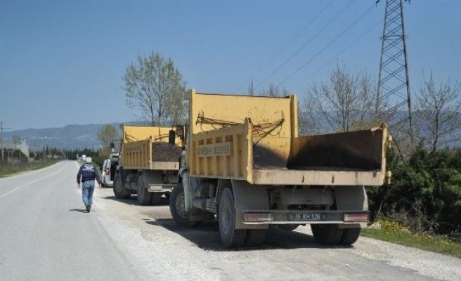 Orhangazi’de Göl Yolundaki Çukurlar Asfaltlandı