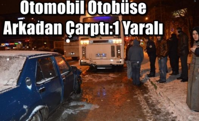 Otomobil Otobüse Arkadan Çarptı:1 Yaralı