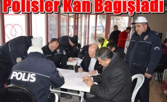 Polisler Kan Bağışladı