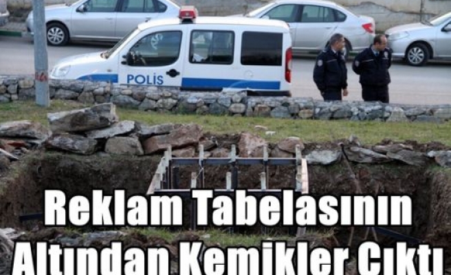 Reklam Tabelasının Altından Kemikler Çıktı