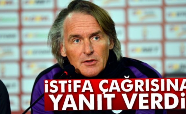 Riekerink, taraftarların istifa çağrısına yanıt verdi