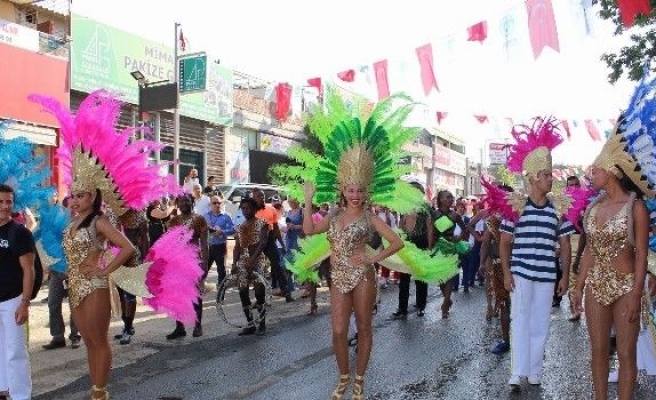 Rio Karnavalı Gibi ’Kiraz Festivali’