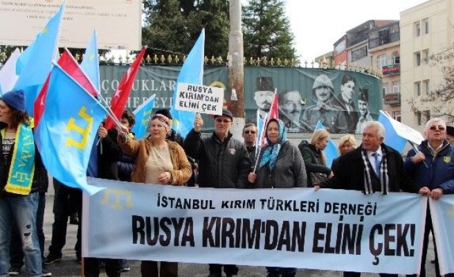 Rusya Konsolosluğu Önünde Kırım’ın İşgali Protesto Edildi