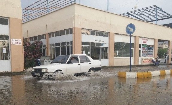 Salihli’de Otogarı Su Bastı