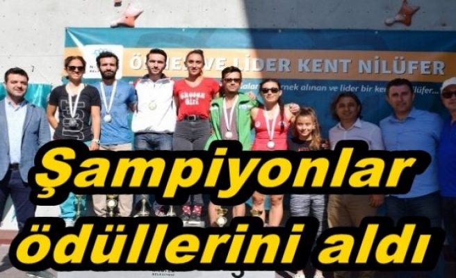 Şampiyonlar ödüllerini aldı