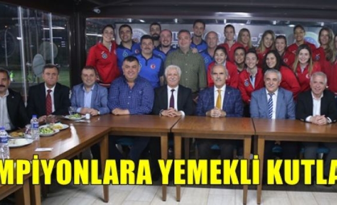 Şampiyonlarla Yemekli Kutlama 