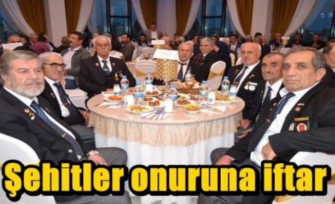 Şehitler onuruna iftar