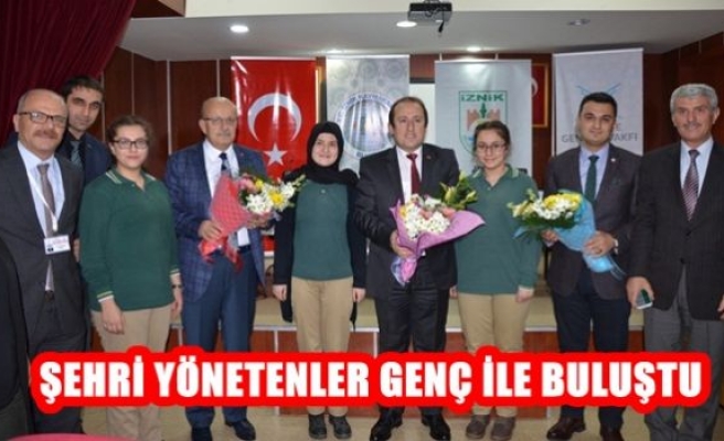 Şehri yönetenler gençler ile buluştu