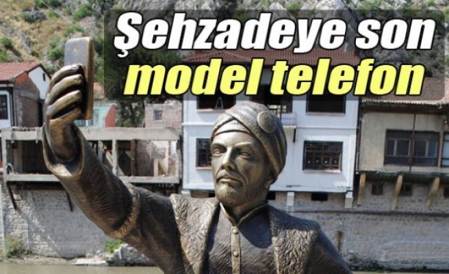 Şehzadeye yeni model telefon